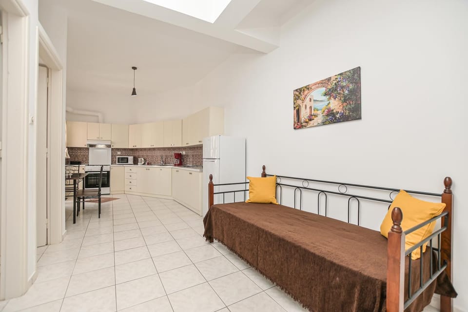 Bed, Dining area