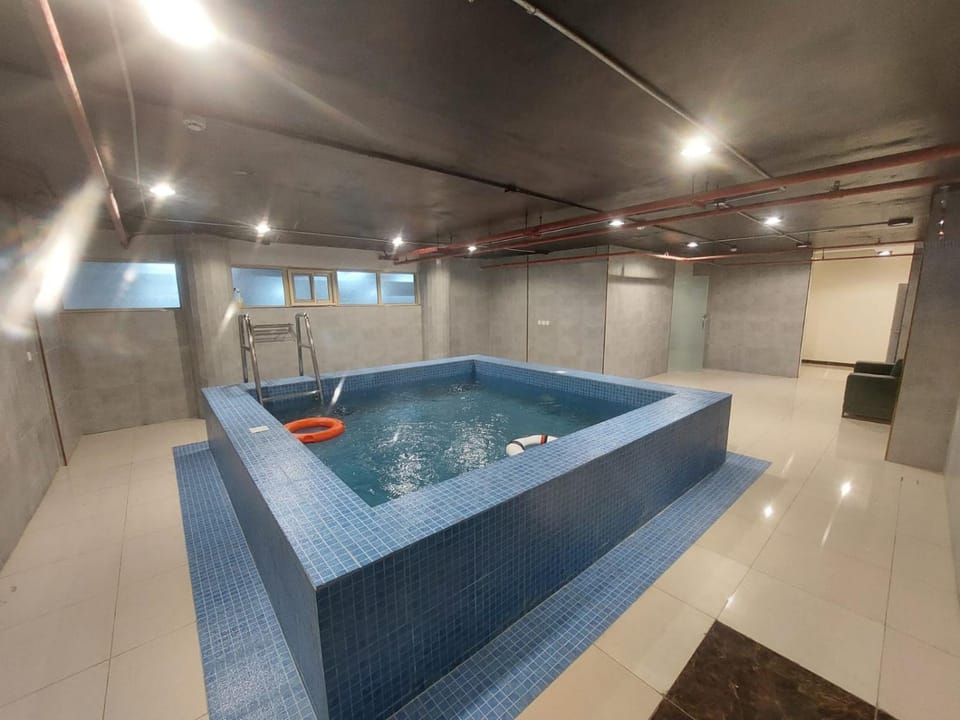 Hot Tub, Swimming pool