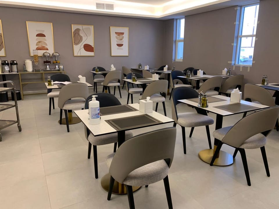 Restaurant/places to eat, Restaurant/places to eat