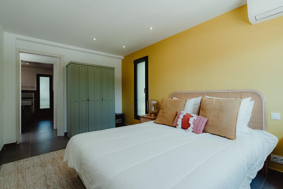 Living room, Bedroom