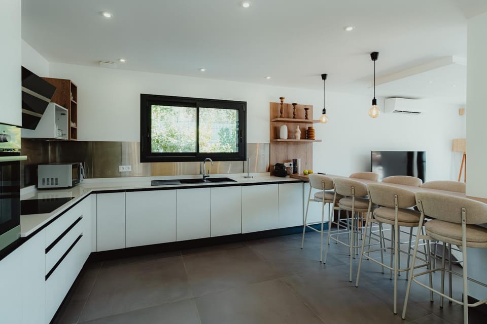 Kitchen or kitchenette, Living room