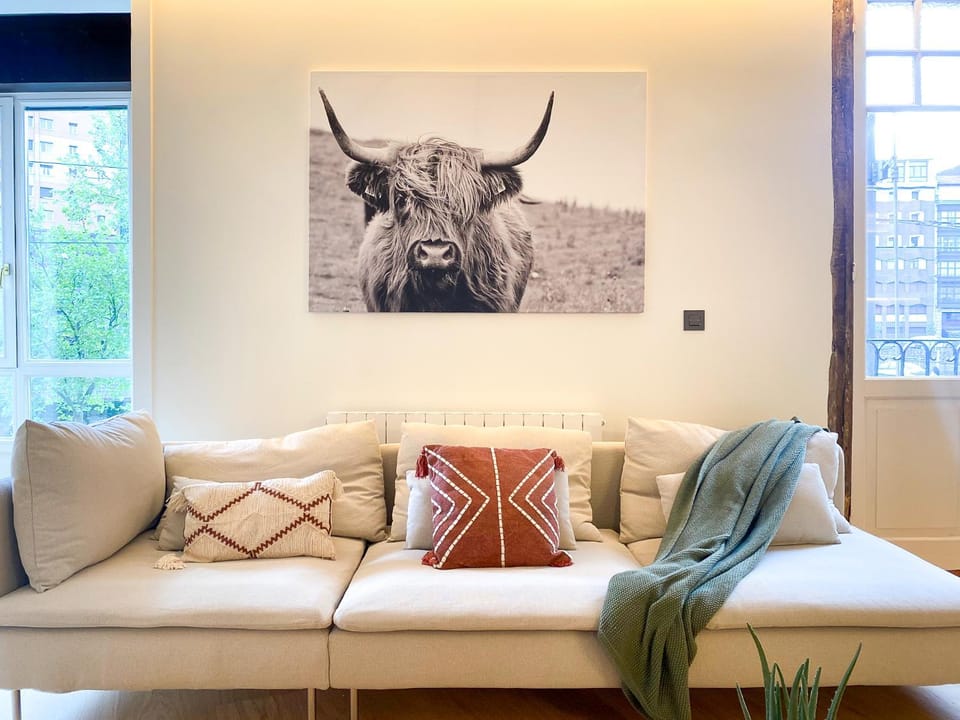 Living room, Decorative detail, Seating area