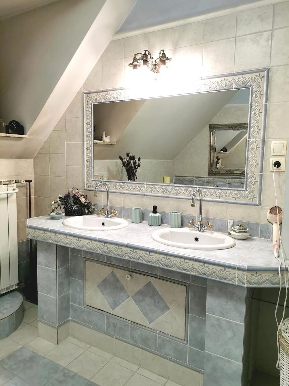 Bathroom, towels