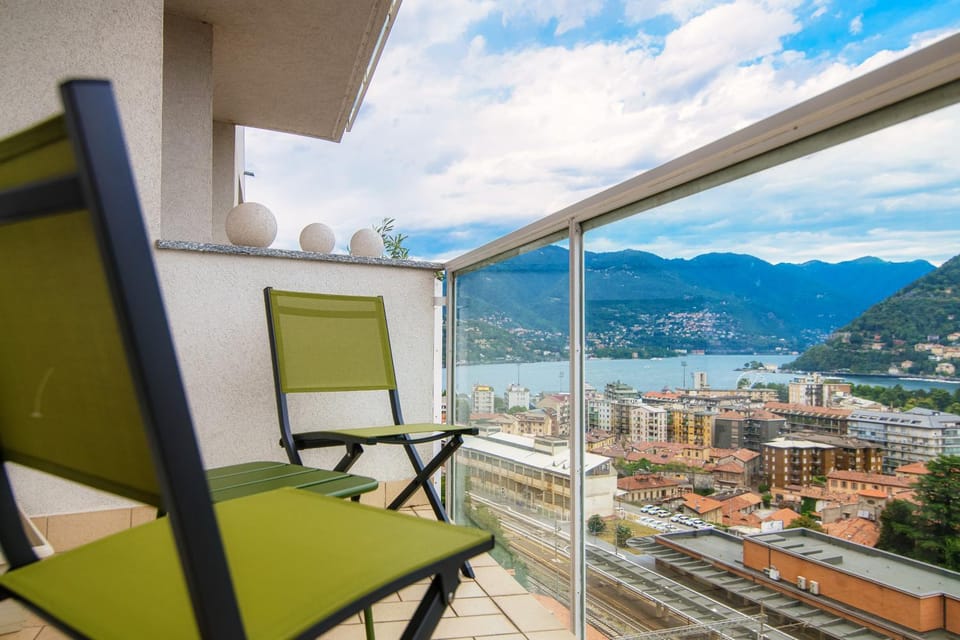 Balcony/Terrace, Lake view, Mountain view