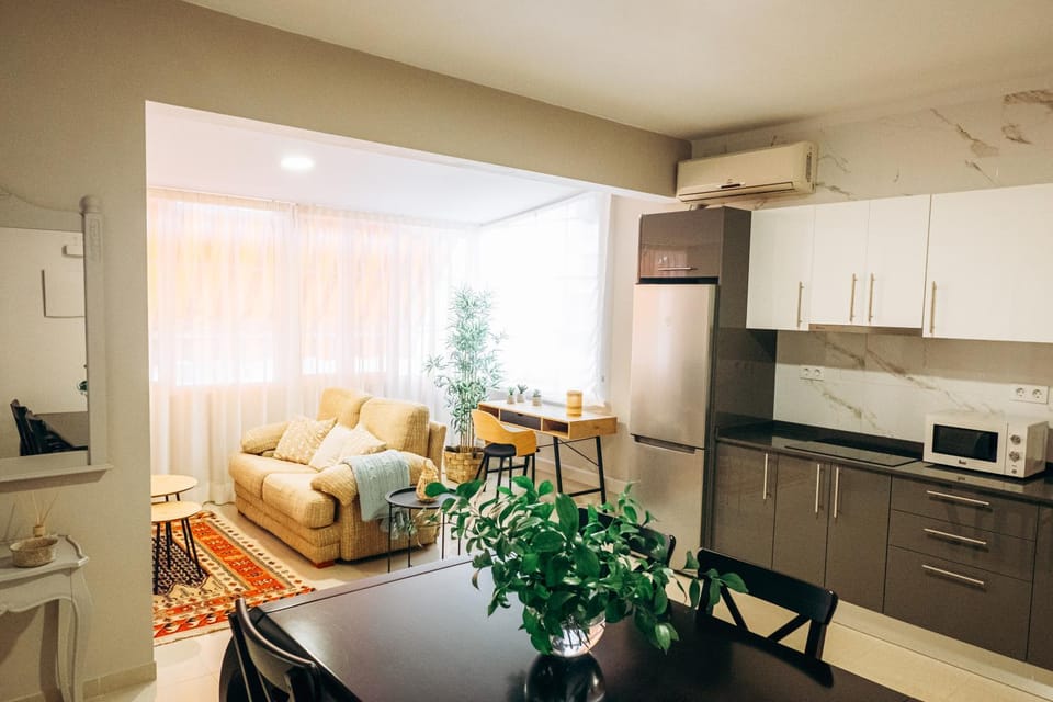 Kitchen or kitchenette, Living room, Dining area, minibar