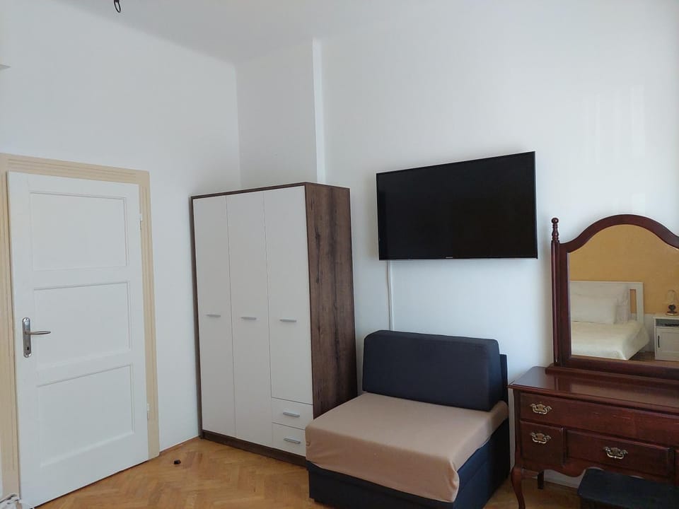Bedroom, wardrobe