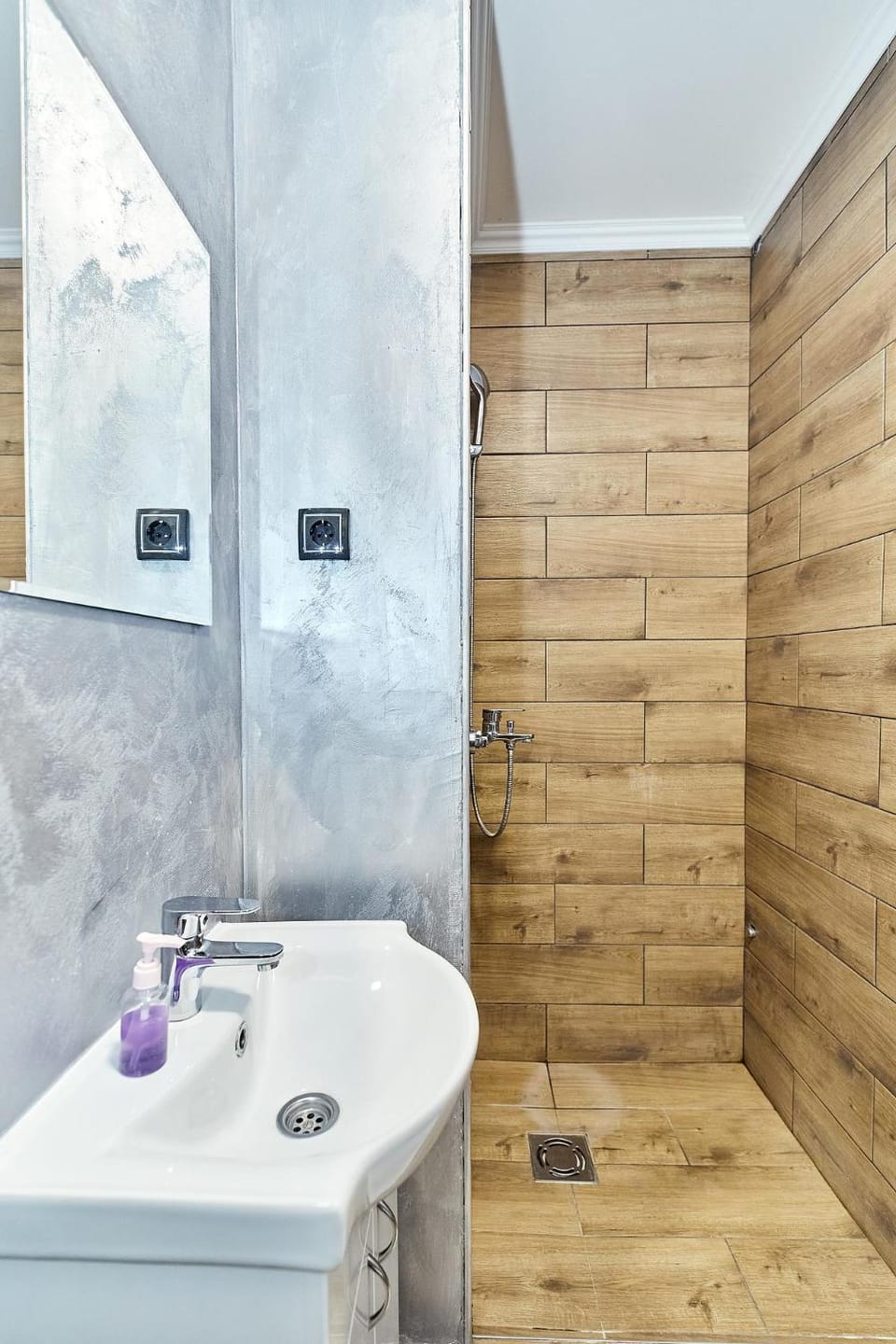 Room Apartment in Novi Sad
