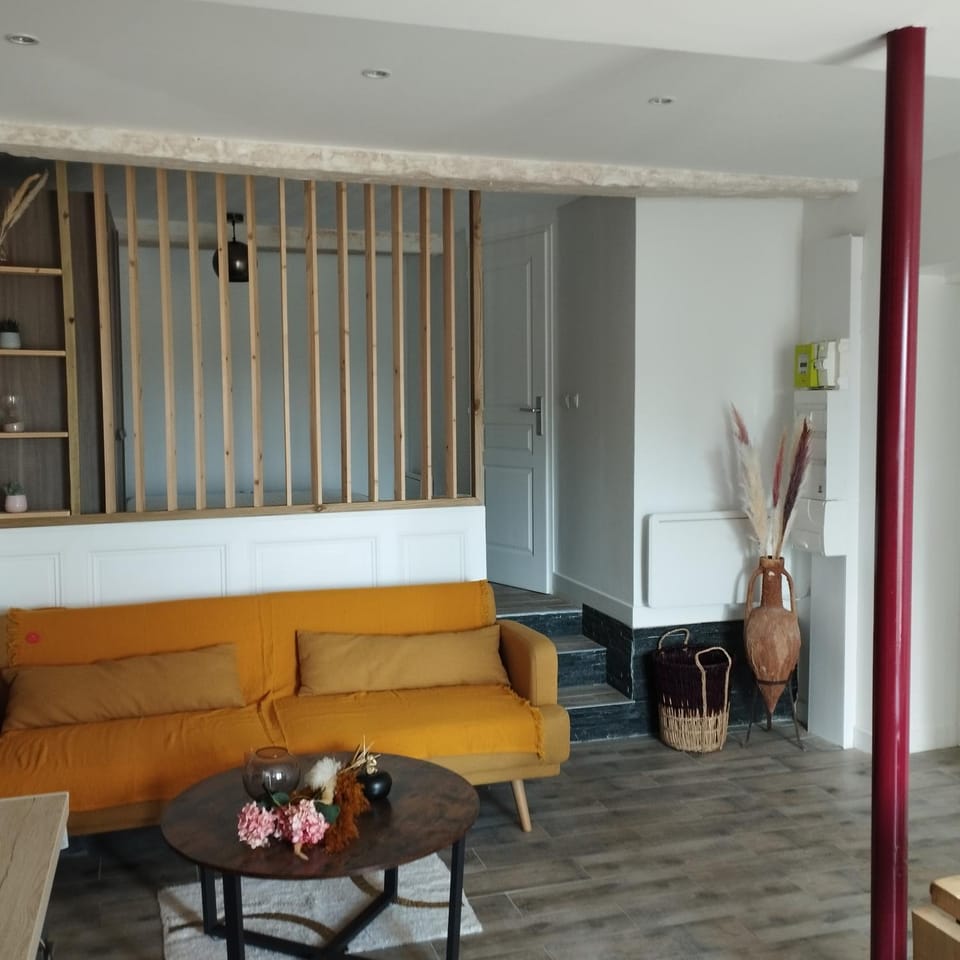 Trévoux: loft ravissant avec terrasse Apartment in Auvergne-Rhône-Alpes
