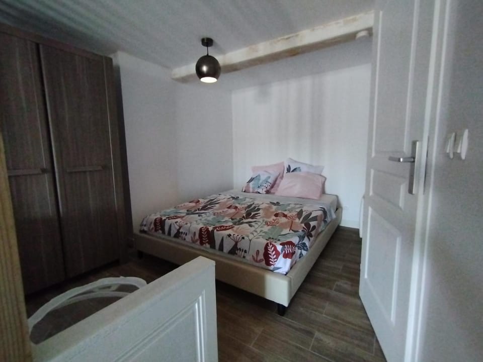 Trévoux: loft ravissant avec terrasse Apartment in Auvergne-Rhône-Alpes