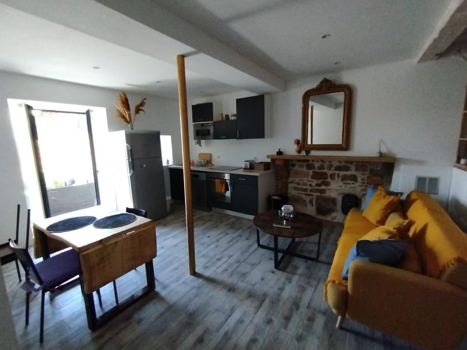 Trévoux: loft ravissant avec terrasse Apartment in Auvergne-Rhône-Alpes