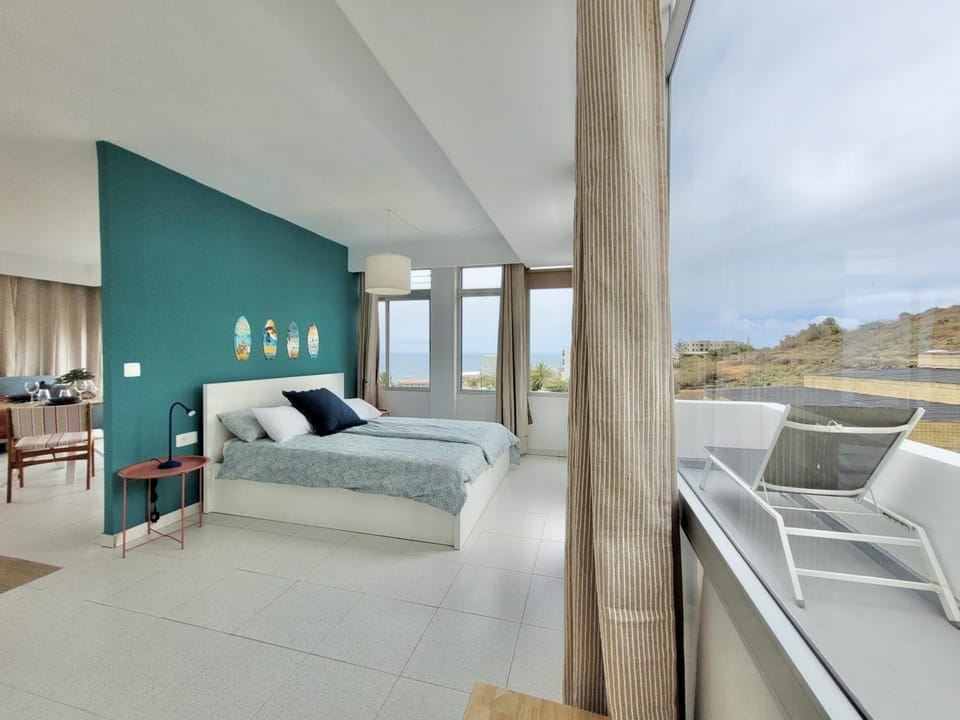 Bed, View (from property/room), Photo of the whole room, Bedroom, sunbed