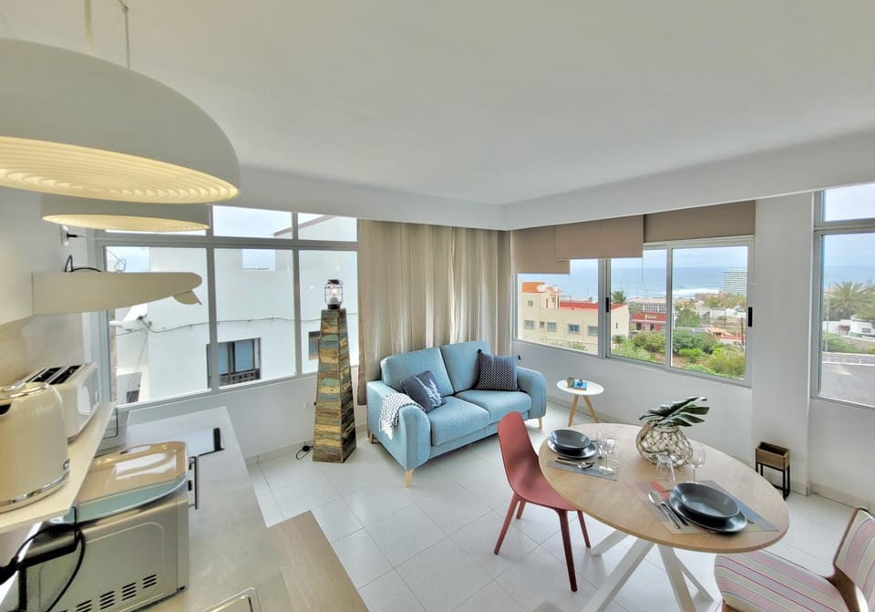 View (from property/room), Living room, Photo of the whole room, Dining area