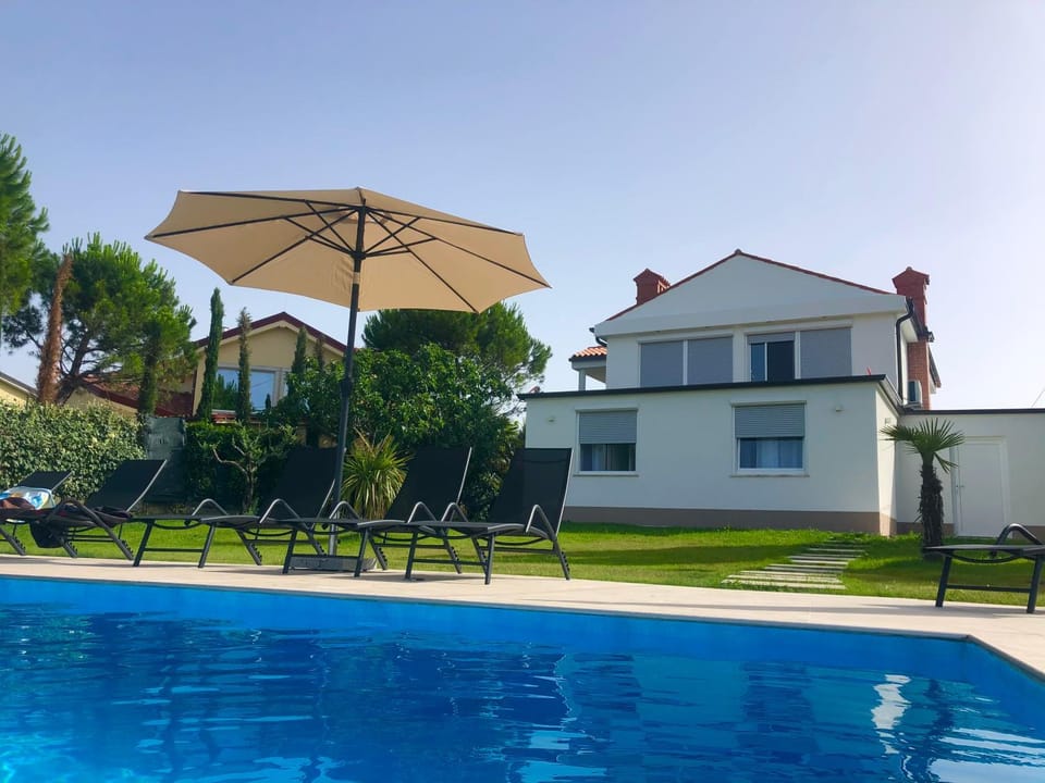 Garden, Beach, Swimming pool