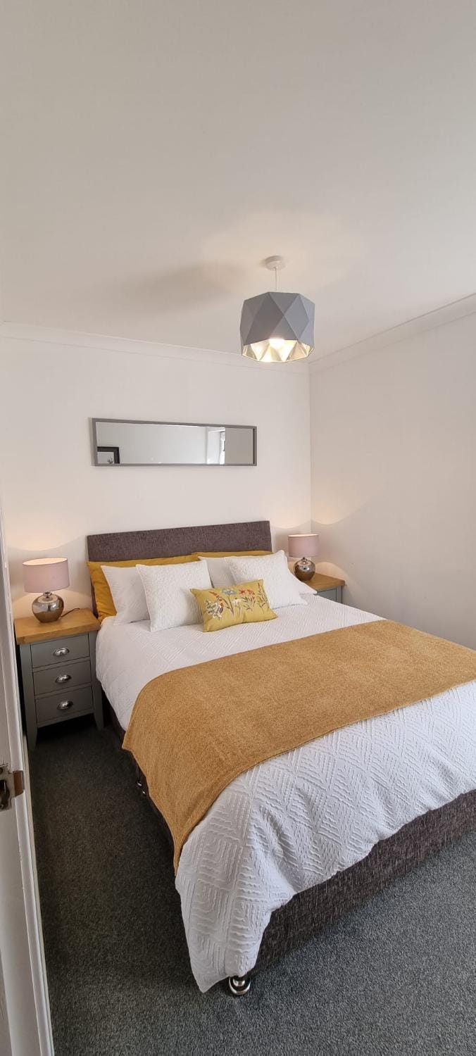 Bed, Photo of the whole room, Bedroom