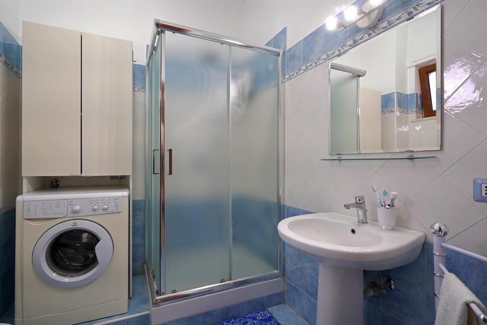 Shower, heating, towels