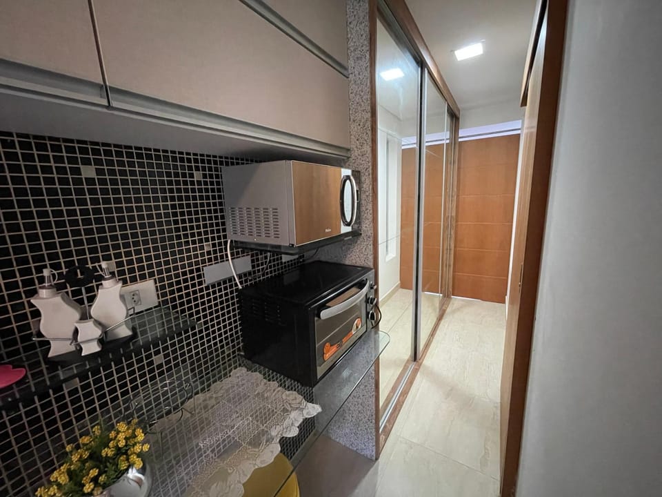 Kitchen or kitchenette, minibar
