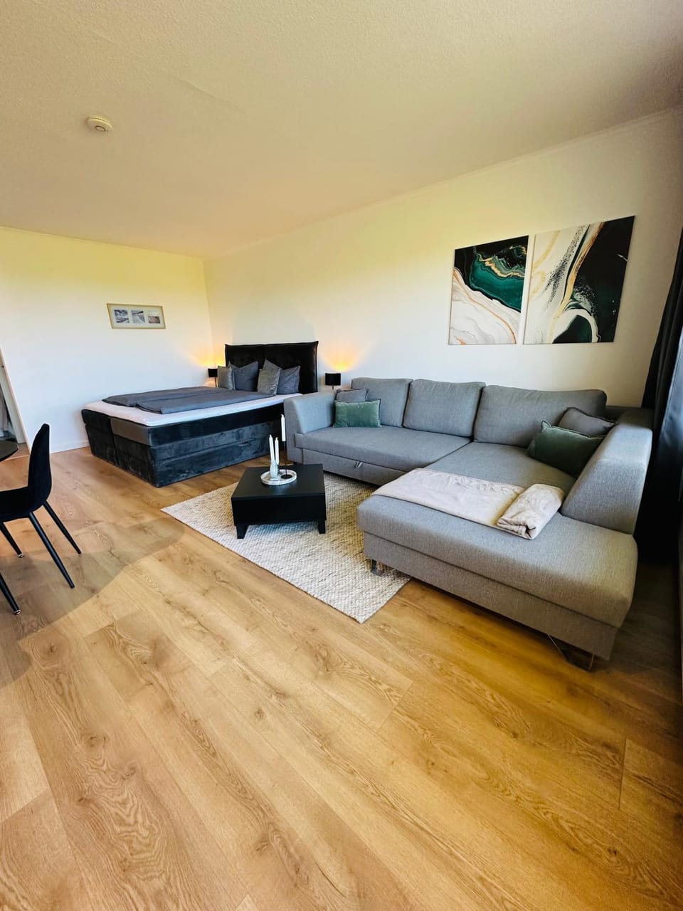 Bed, Seating area, Bedroom