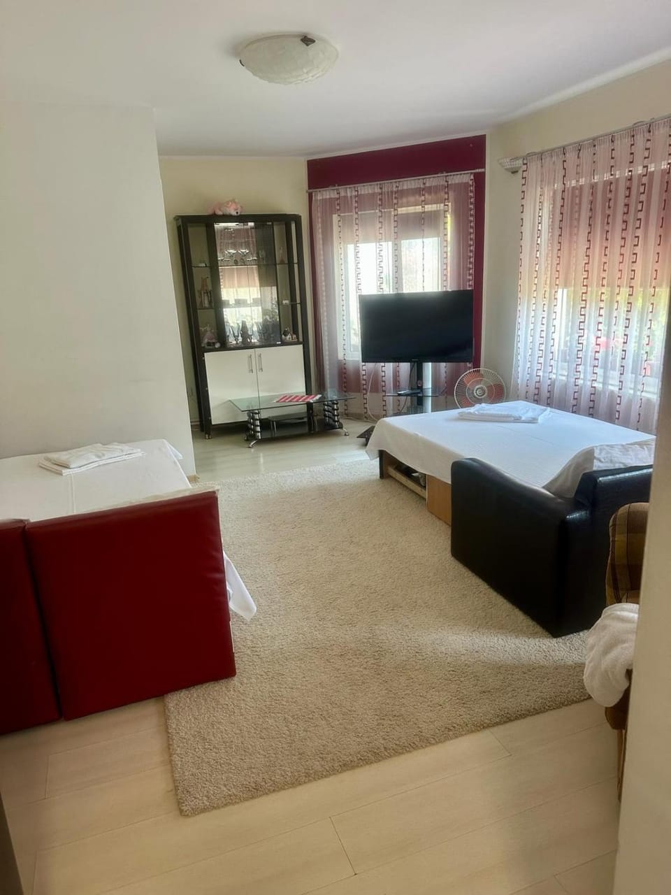 Bed, TV and multimedia, Living room, Photo of the whole room, Bedroom