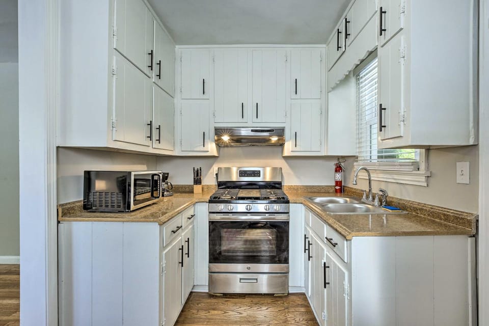 4 Mi to Int’l Soccer Play! Family-Friendly ATL Hub House in Atlanta
