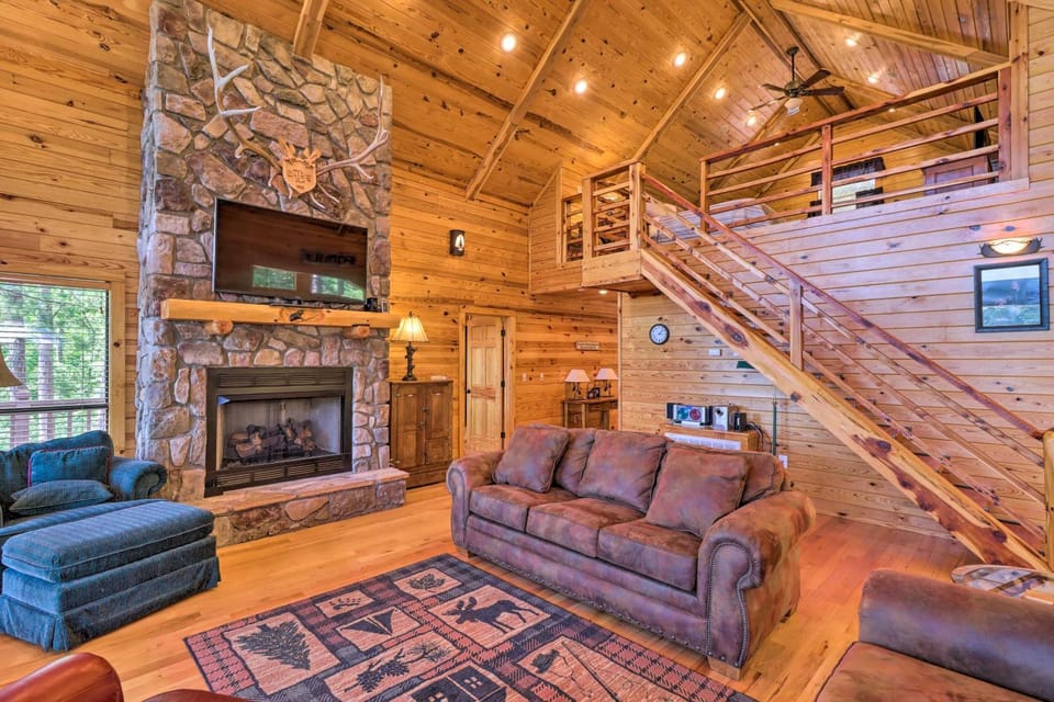 Peaceful Cabin w/ Deck + Scenic Mtn Views! Cabin in Arkansas