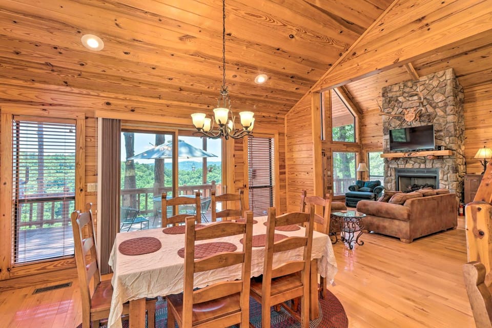 Peaceful Cabin w/ Deck + Scenic Mtn Views! Cabin in Arkansas