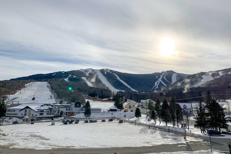 Walk to Lifts & Village! Killington Mountain Condo House in Mendon
