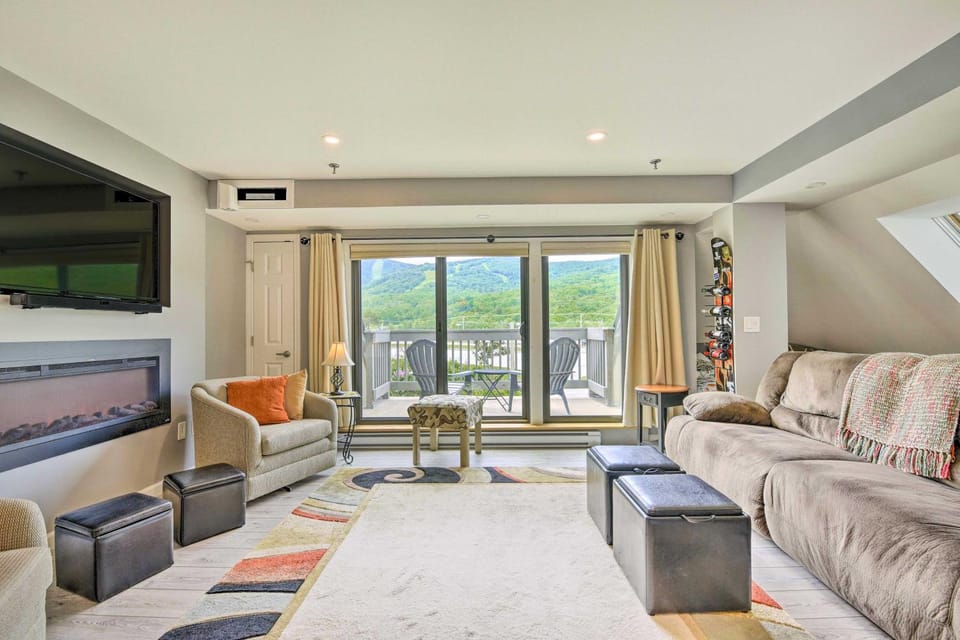Walk to Lifts & Village! Killington Mountain Condo House in Mendon