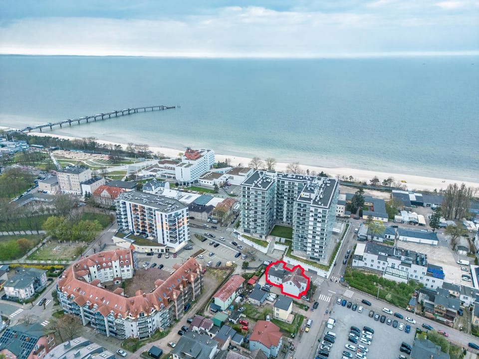 Property building, Nearby landmark, Off site, Day, Neighbourhood, Natural landscape, Bird's eye view, View (from property/room), Beach, City view, Sea view, Street view, Location