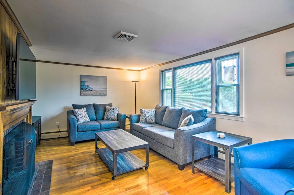 Pet-Friendly Yard! Fun Family Home in Cape Cod House in Dennis Port