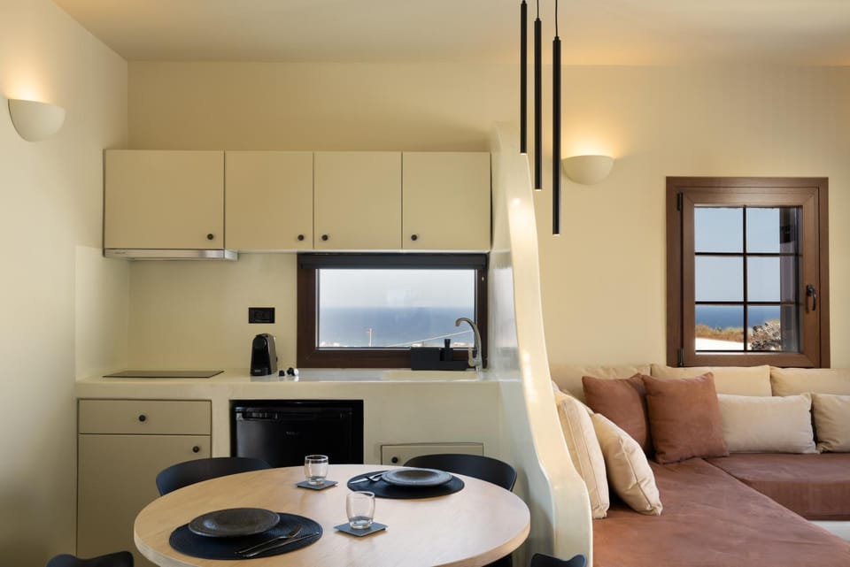 Kitchen or kitchenette, Dining area, Sea view