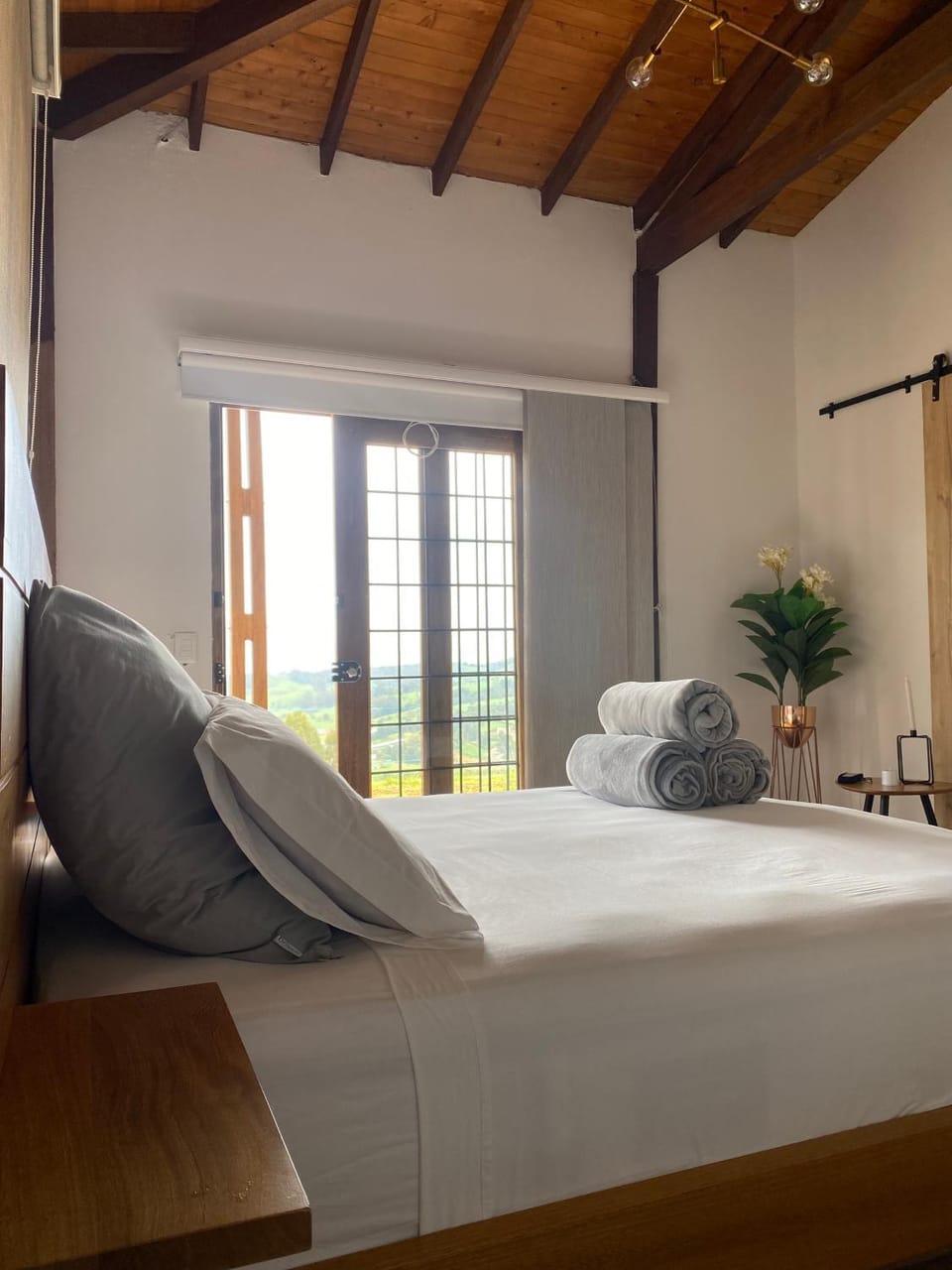 Bed, Photo of the whole room
