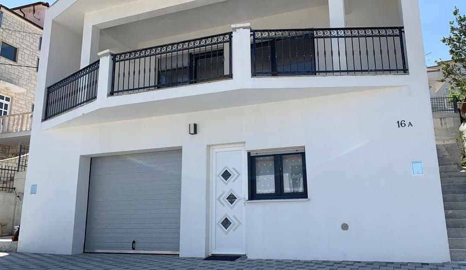 Property building, Balcony/Terrace