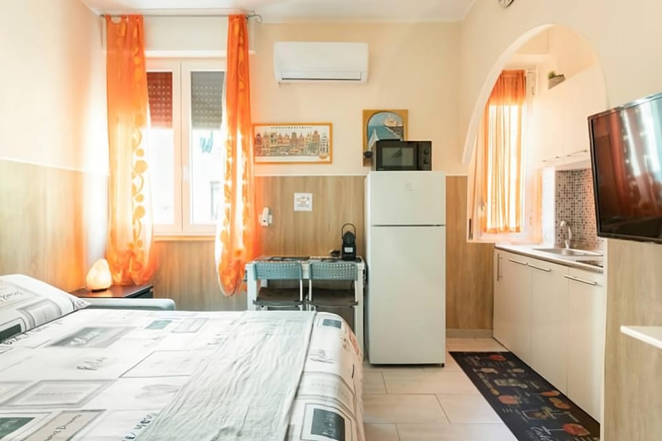 Communal lounge/ TV room, Photo of the whole room, air conditioner