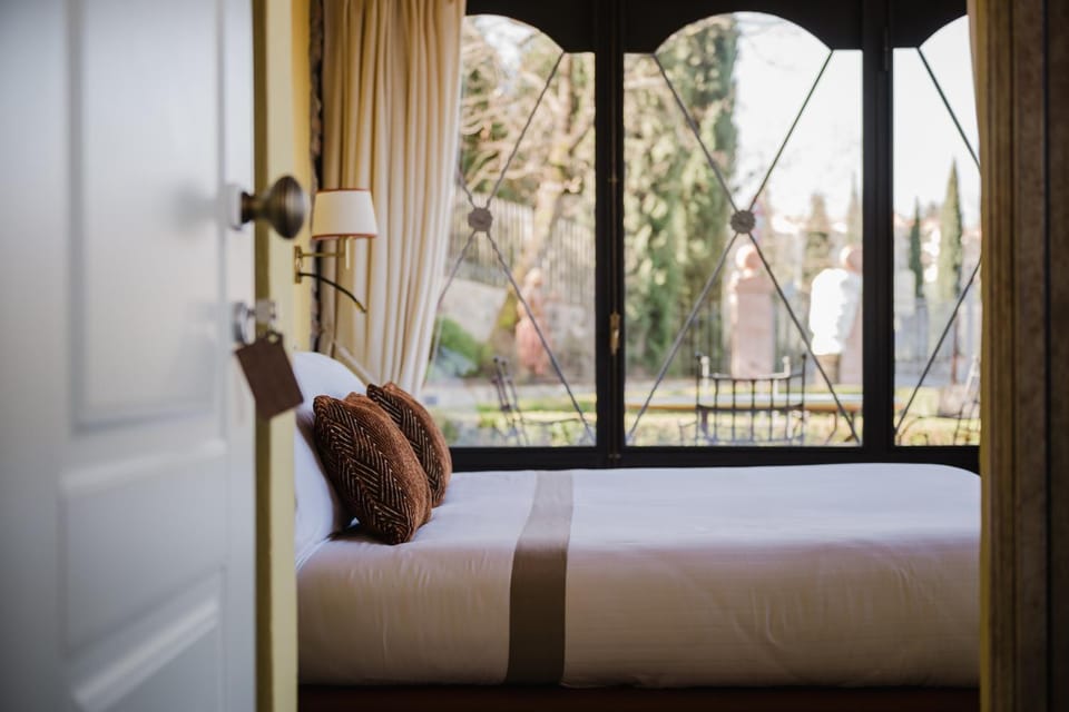 Bed, Balcony/Terrace, Garden view