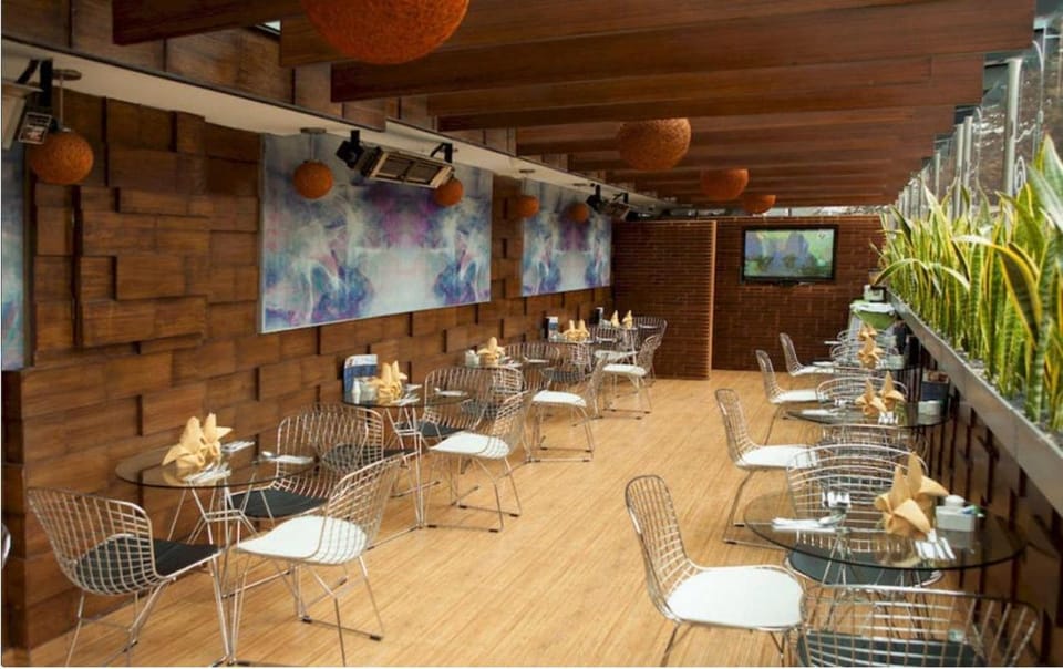 Restaurant/places to eat, Seating area