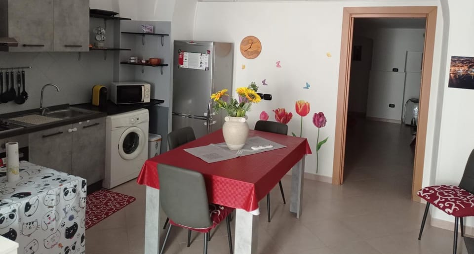 Kitchen or kitchenette, washing machine