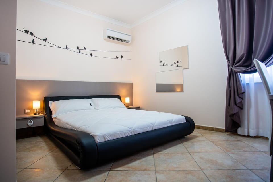 Bed, Photo of the whole room, Bedroom, Swimming pool, Breakfast