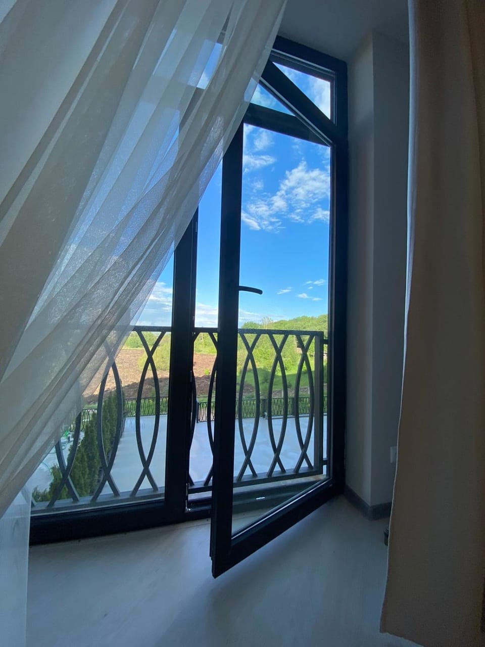Balcony/Terrace, Mountain view