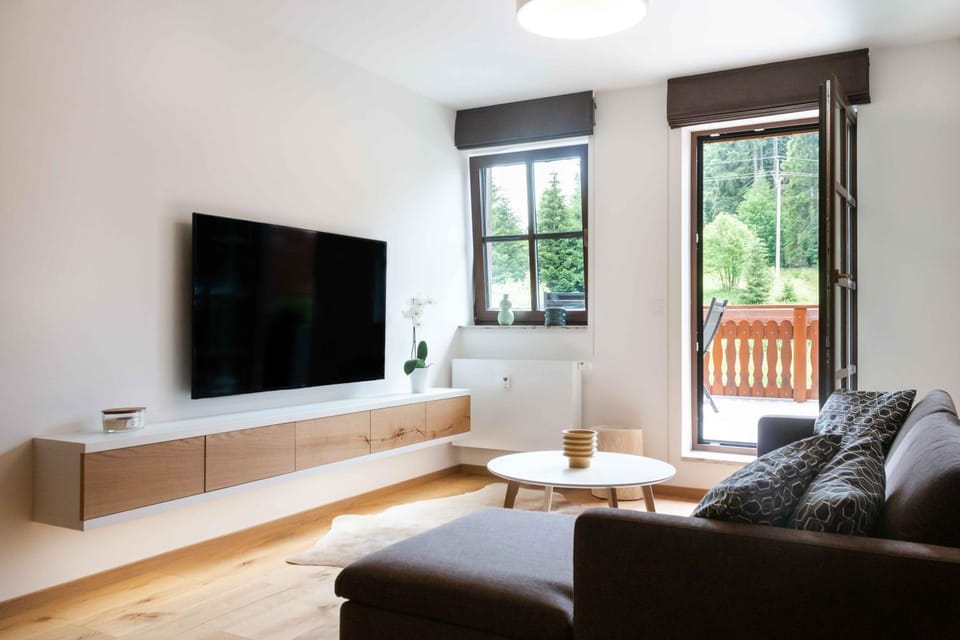 Communal lounge/ TV room, TV and multimedia, Living room, Seating area