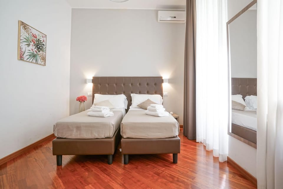 Photo of the whole room, towels, air conditioner
