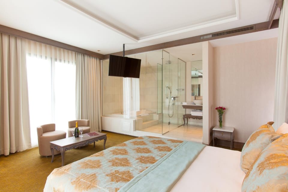 Photo of the whole room, Decorative detail, Seating area