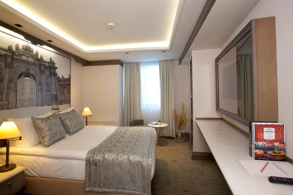 Bed, TV and multimedia, Photo of the whole room, Bedroom, hair dresser