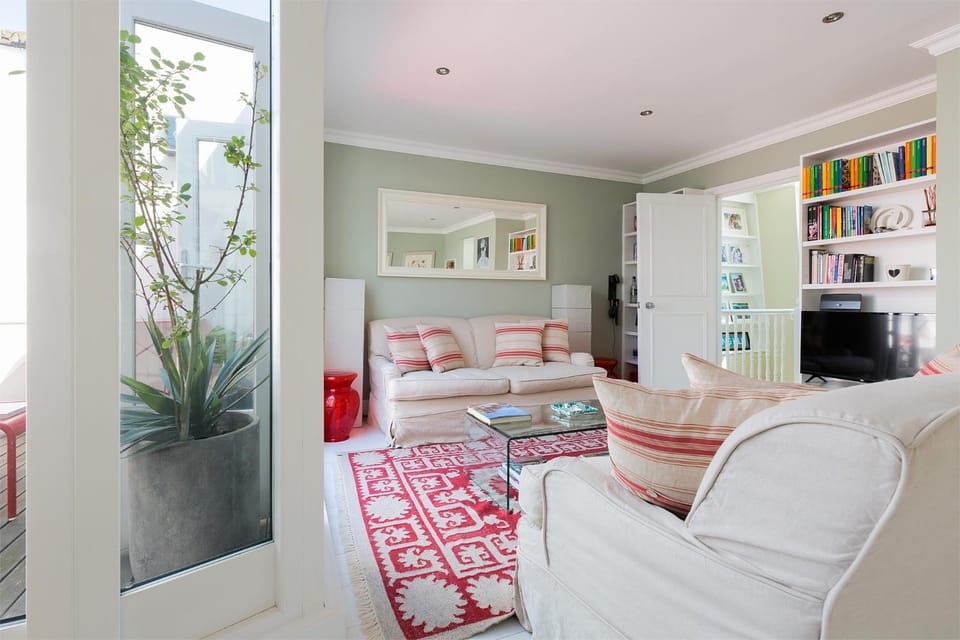 Lovely two bedroom flat with patio in Notting Hill Apartment in City of Westminster