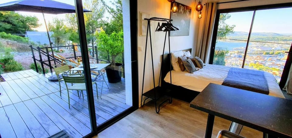 LE ROUQUIER Studio Terrasse, Vue Exceptionnelle, Climatisation Apartment in Occitanie