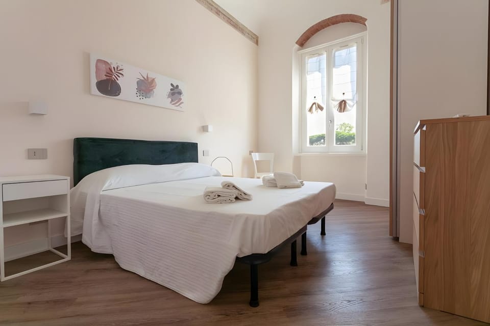 Bed, Day, Photo of the whole room, towels, wardrobe