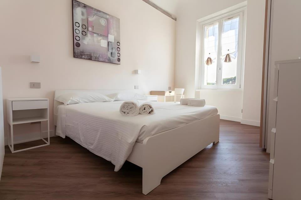 Bed, Photo of the whole room, towels, wardrobe