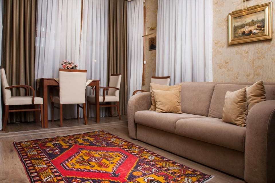 Living room, Dining area
