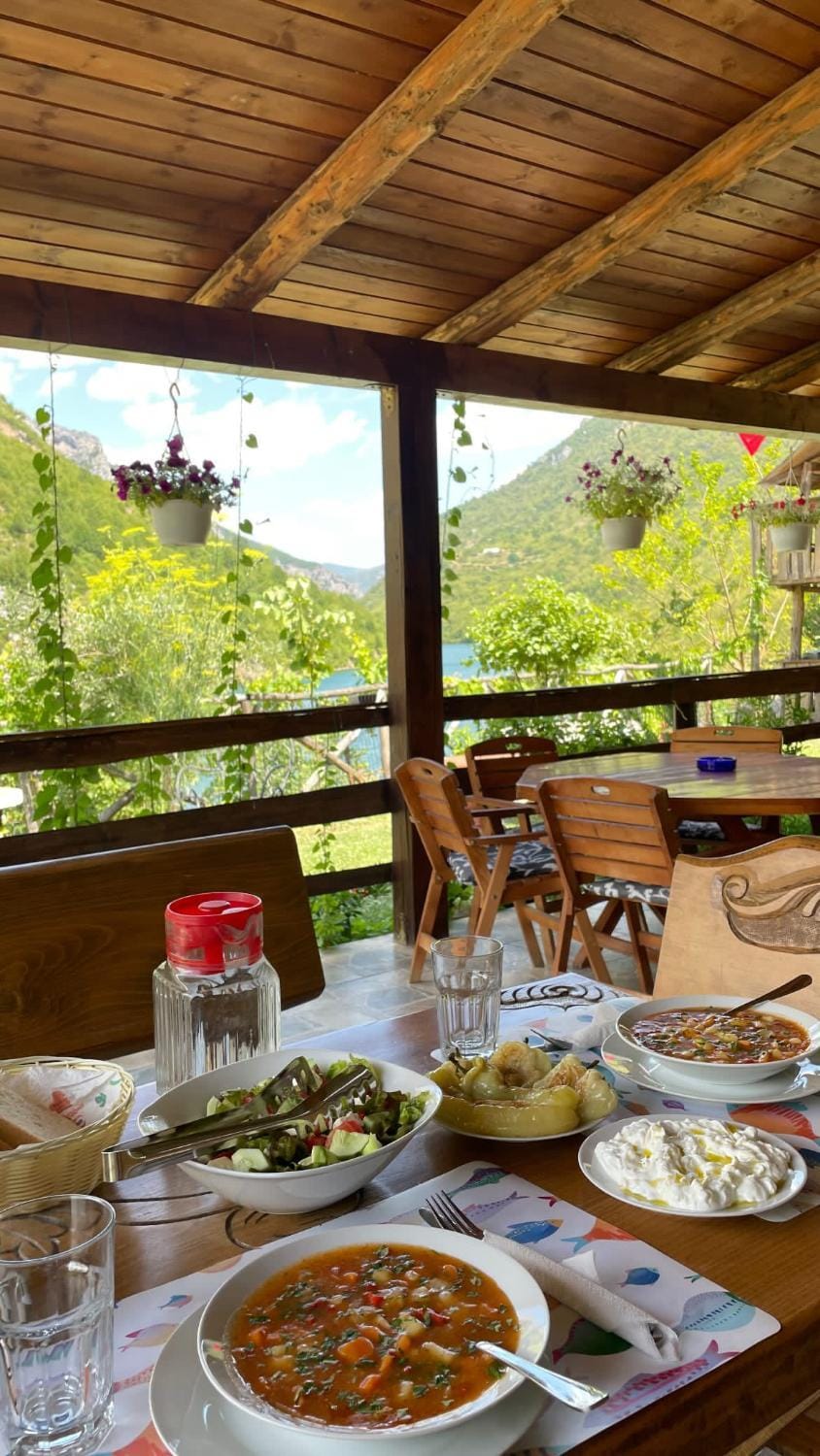 Food and drinks, Food