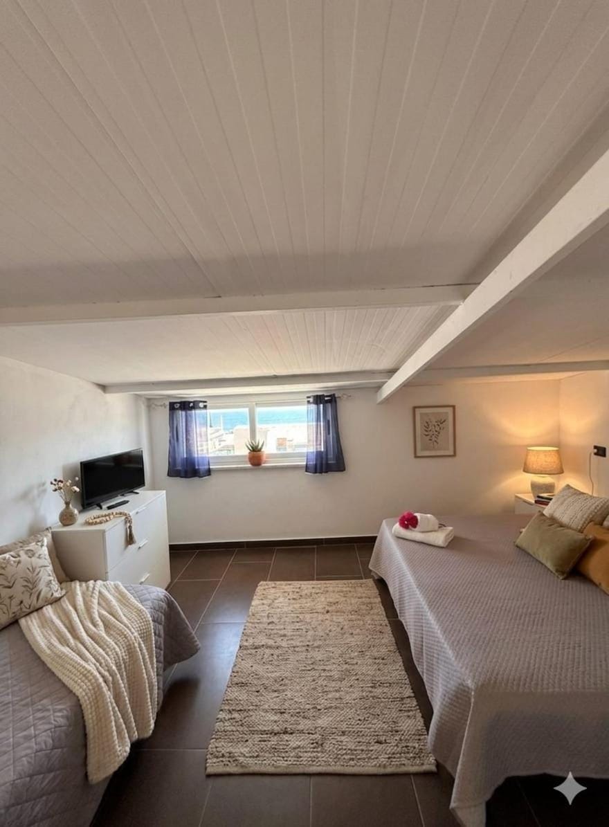 Bed, TV and multimedia, Bedroom, Sea view