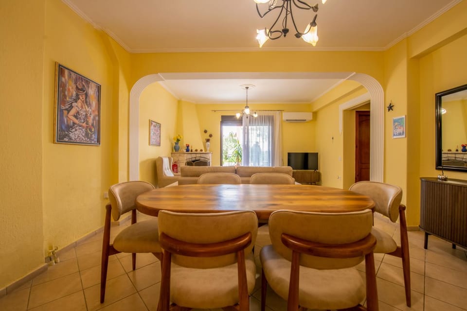 TV and multimedia, Living room, Dining area